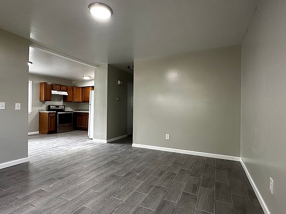 4th image of 2641 Maxine Ave NE