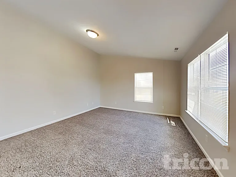 4040 Dogwood Ln — Photo 3