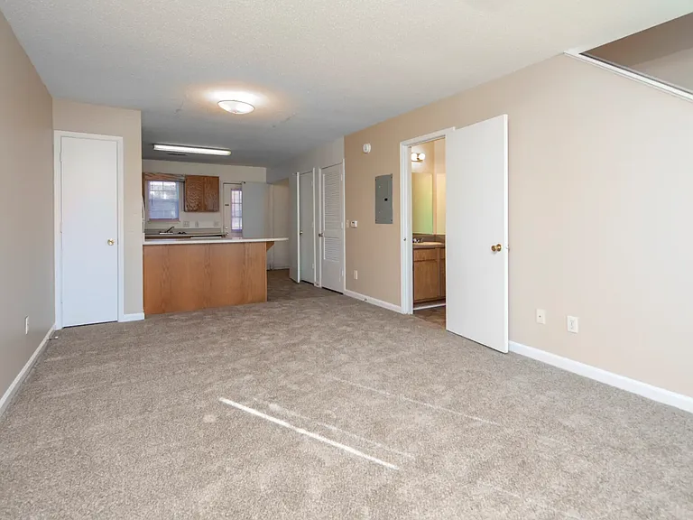 Cottonwood Apartments — Photo 11