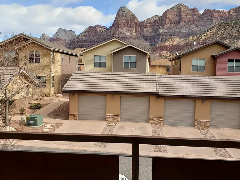 77 Juniper Ln #103 — Photo 2
