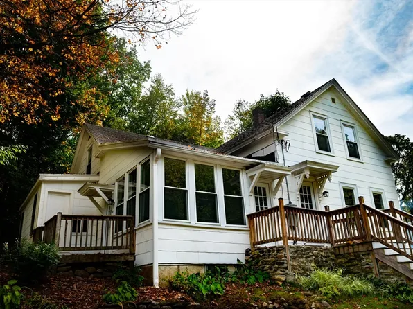 102 S Main St, Ashburnham, MA 01430
