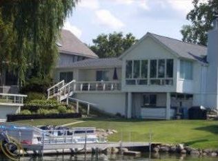 2448 Cranewood Dr, Fenton, MI