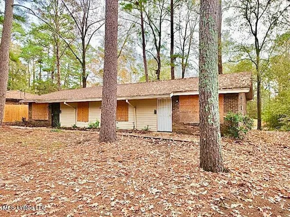 2048 Shady Lane Dr, Jackson, MS 39204