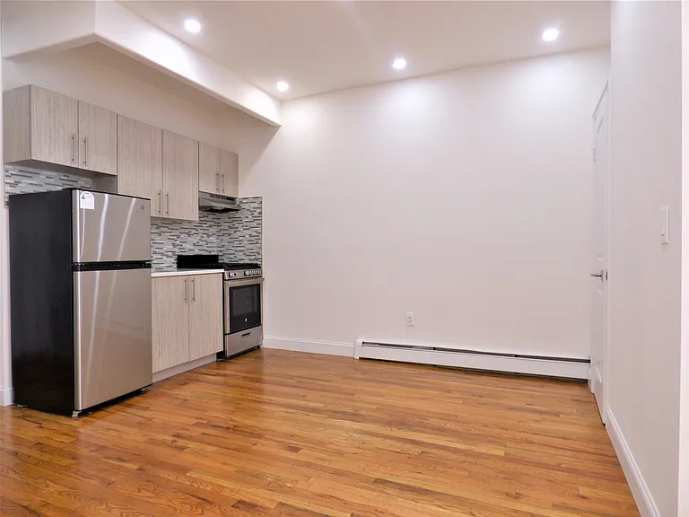 525 E 5th St #1F — Photo 4
