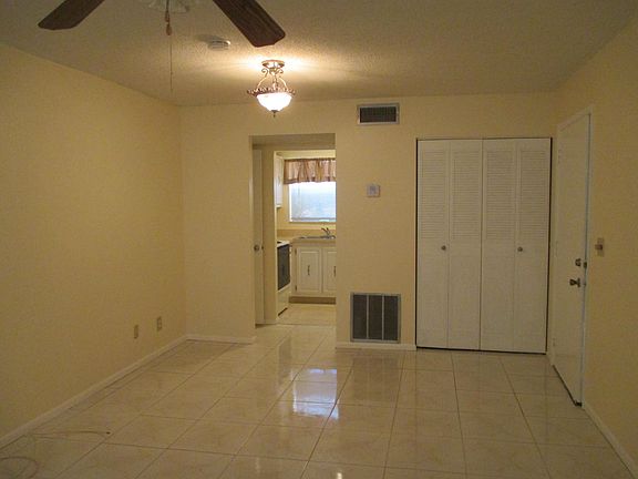 4th image of 141 Lake Carol Dr