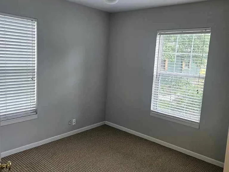 208 W College St — Photo 1