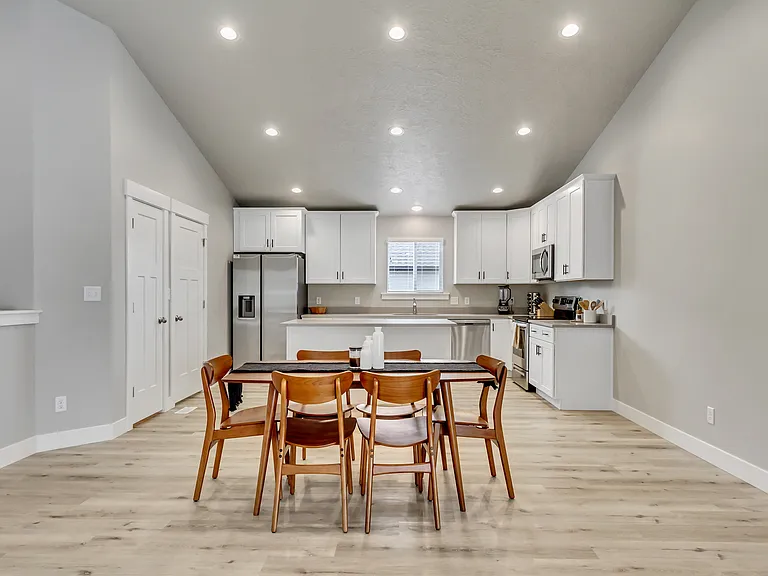 2299 E Woodbury Ln — Photo 23