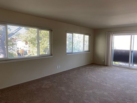 3rd image of 1446 Floribunda Ave APT 305