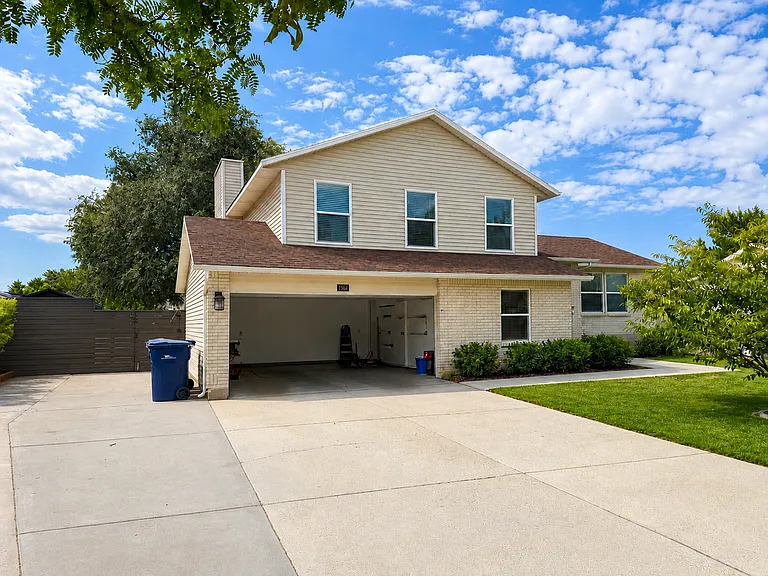 1564 E Hidden Valley Dr — Photo 4