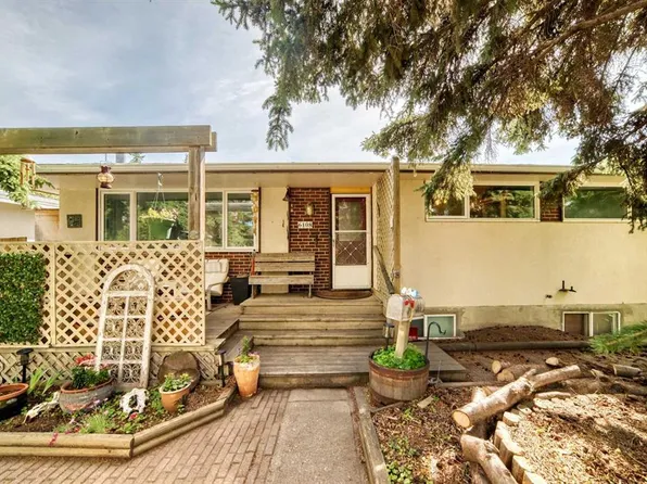 6108 W Lloyd Cres SW, Calgary, AB T3E 5V7