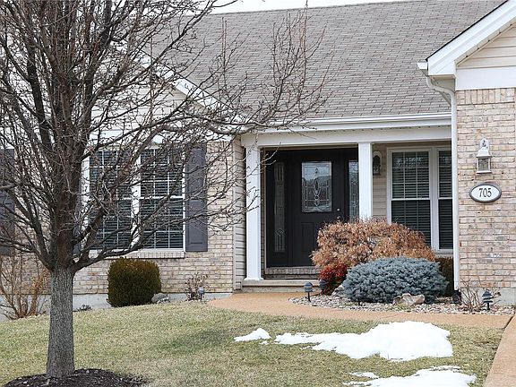 3rd image of 705 Vista Springs Ct