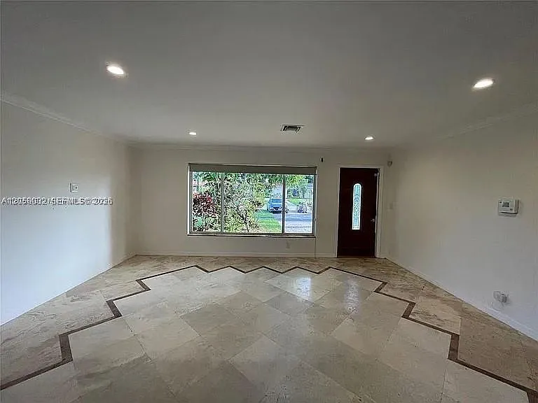 Gulfstream Estates No 2 — Photo 1