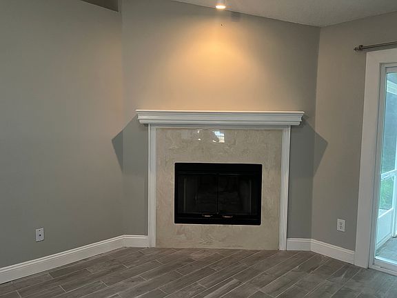 4th image of 2037 Hovington Cir E