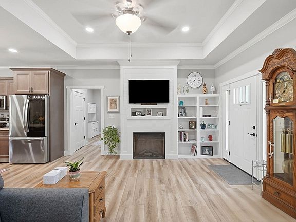 5th image of 109 Morning Glory Ln