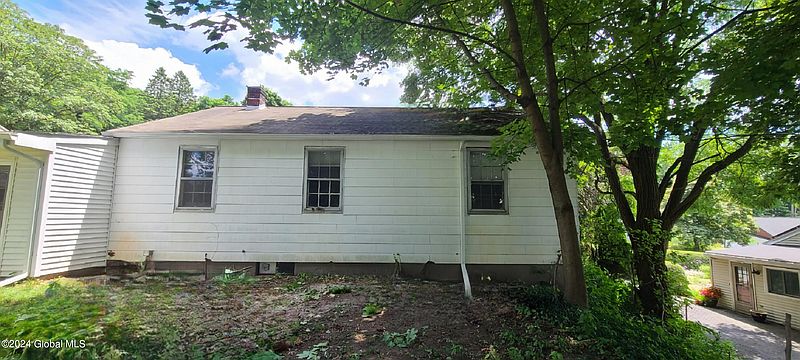 4th image of 39 Bolivar Avenue