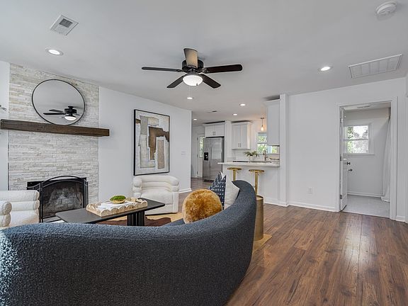 3rd image of 2725 Druid Dr