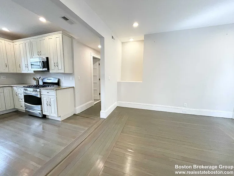 E Cottage St — Photo 10