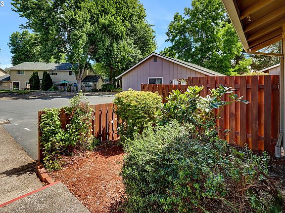 4th image of 2990 SE Blue Bird Dr