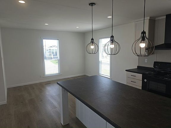3rd image of 27 Bonnet St #109