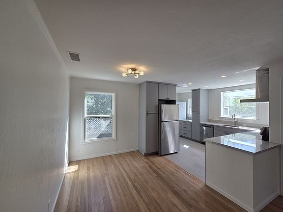 5th image of 131 N San Pedro Rd