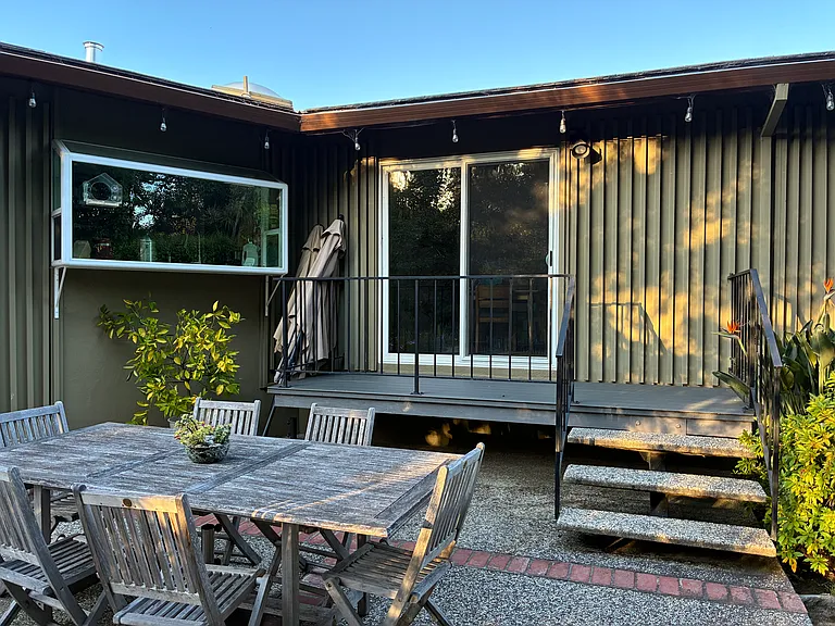 2142 Roosevelt Ave — Photo 5