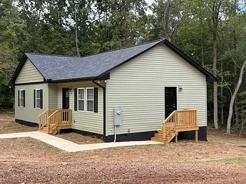 3 bed, 2.0 bath, 1104 sqft, $1,600 — Photo 3