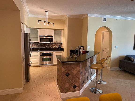 3rd image of 225 NE 1st St #315