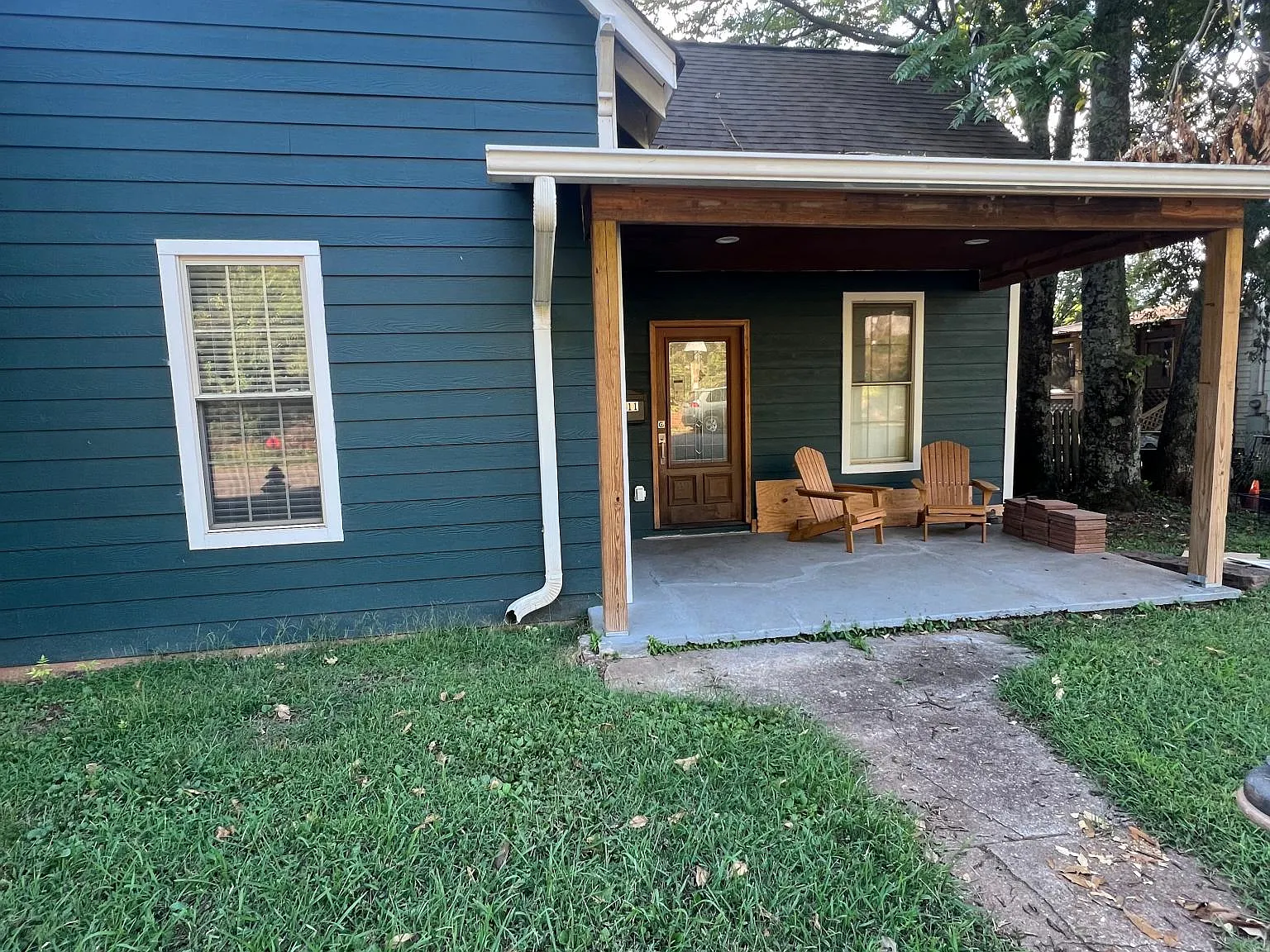 3 bed, 1300 sqft, $2,700 — Photo 2