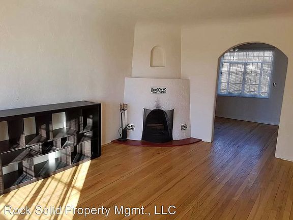4th image of 208 Aliso Dr NE