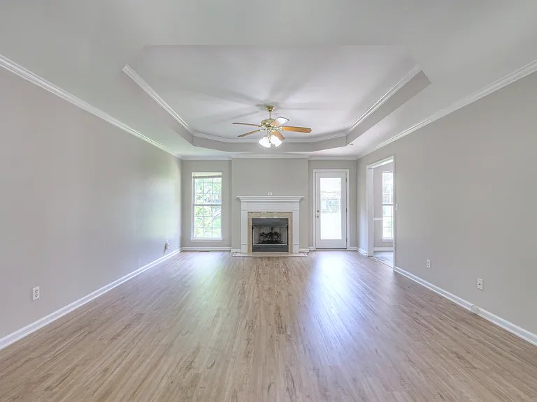 405 Sandi Ct — Photo 6