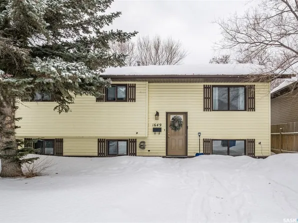 1649 Muir DRIVE, Prince Albert, SK S6V 7T9