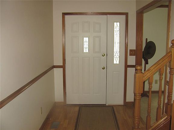 2nd image of 622 Oakridge Ct