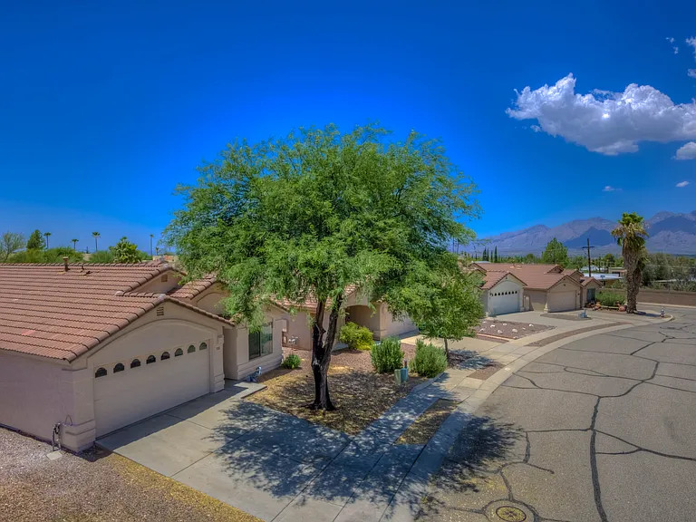 9890 E Shadow Glen Ct — Photo 2