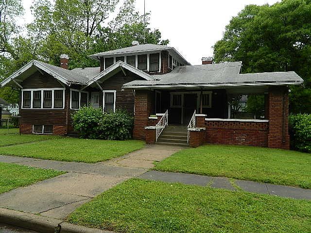 1st image of 721 E 9th Ave