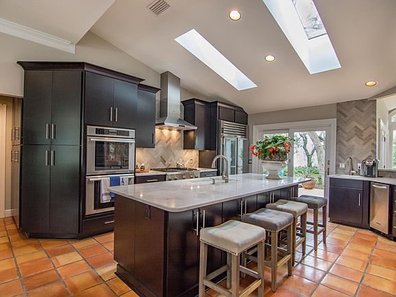 5th image of 208 Northcliff Dr