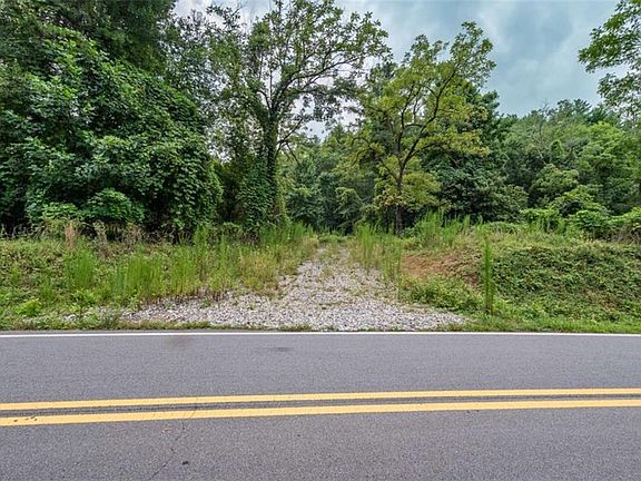 2nd image of 32 Raven Ridge Cir #32