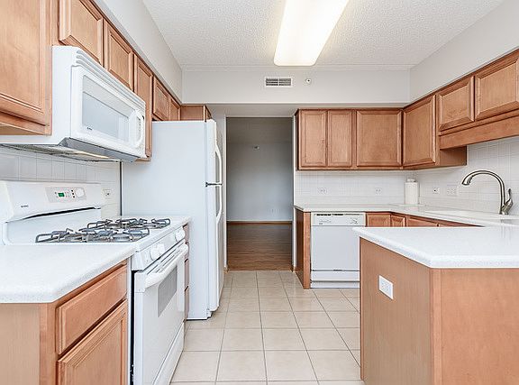 2nd image of 750 Pearson St #1-503