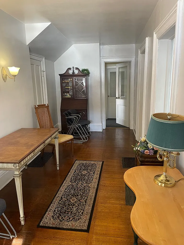 Studio, $950 — Photo 2