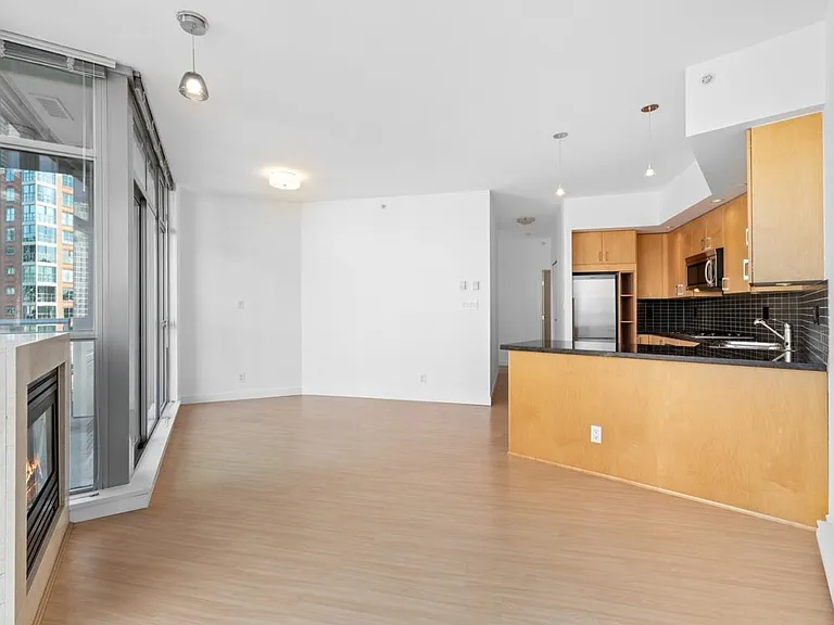 1050 Smithe St #1205 — Photo 10