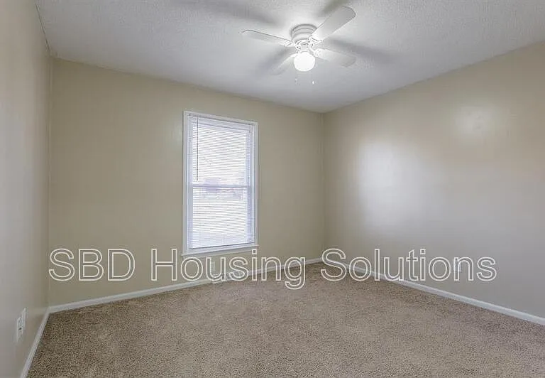 701 NE Columbus St #A — Photo 4