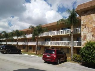 600 Village Green Ct, Palm Springs, FL 33461