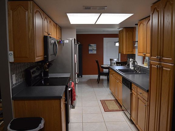 4th image of 501 Ford Cir W