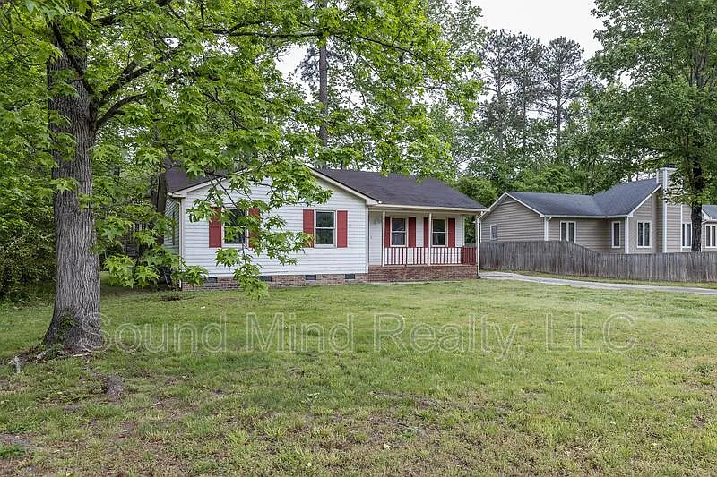 3 bed, 2.0 bath, 1327 sqft, $1,675 — Photo 2