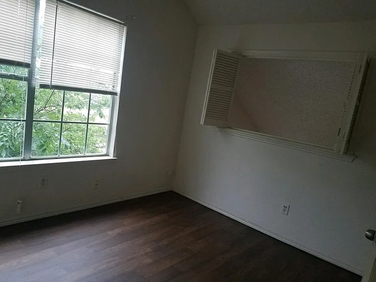 7529 Oak Chase — Photo 8