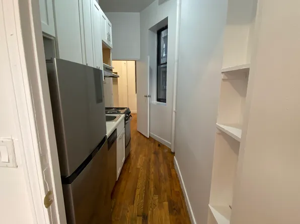 223 East 32nd Street image 4 of 14