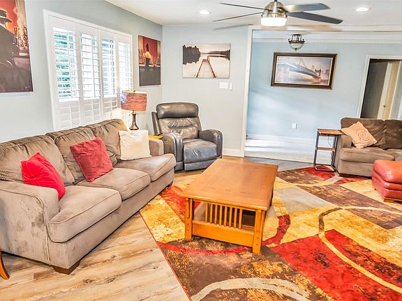 5th image of 2810 Westchester Cir