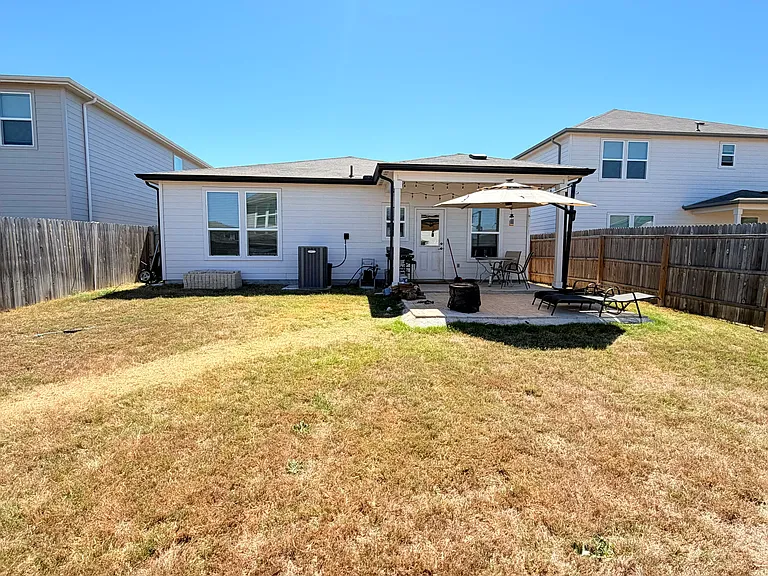 Crossbuck — Photo 18
