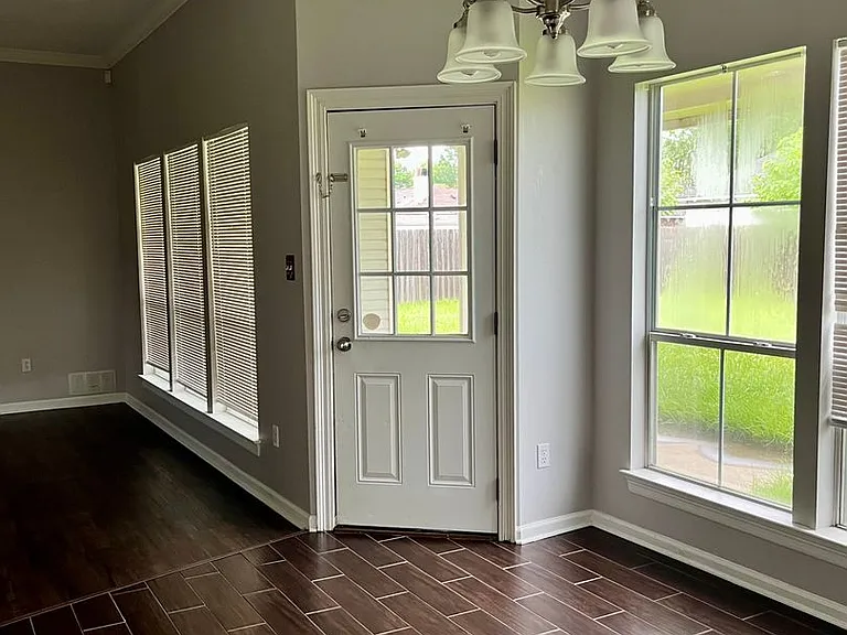 303 Briarhaven Dr — Photo 8