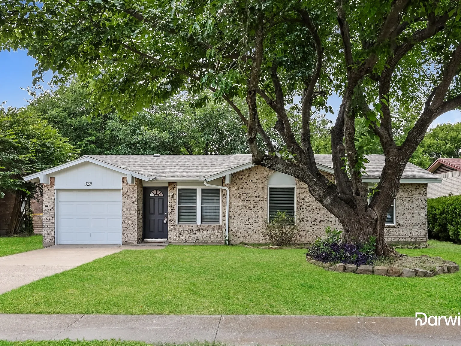 3 bed, 2.0 bath, 1100 sqft, $1,865 — Photo 1