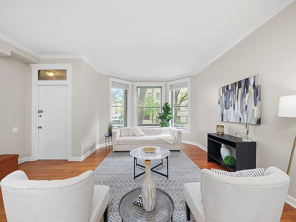 4th image of 2230 N Kenmore Ave #1